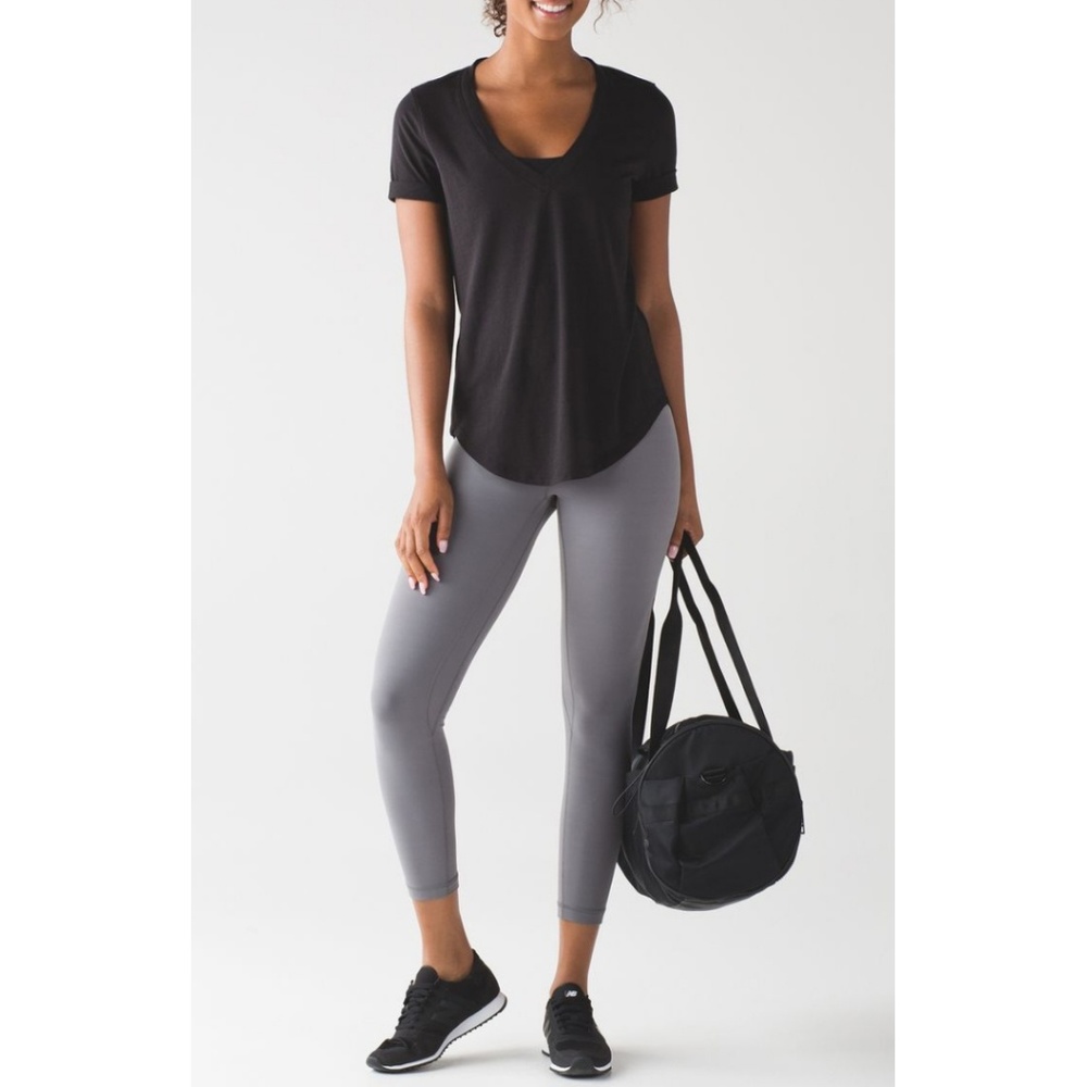 ♻️SOLD♻️Lululemon Love Tee III V-Neck Black SS - Picture 4 of 8